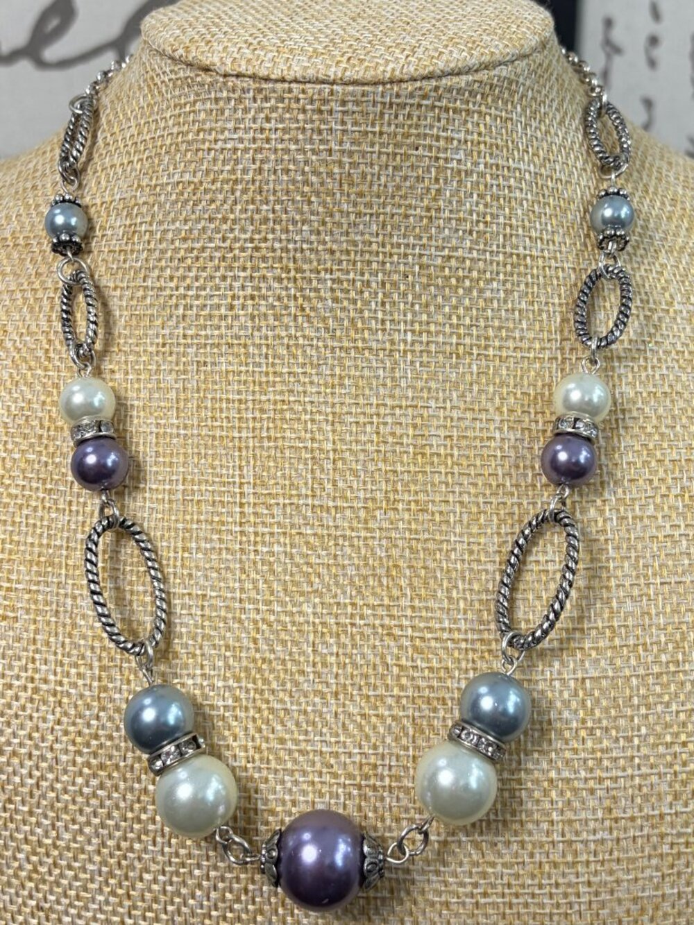 💜3/$12✨ y2k Chunky Lavender Blue White Faux Pearl Link Necklace Silver Vintage
